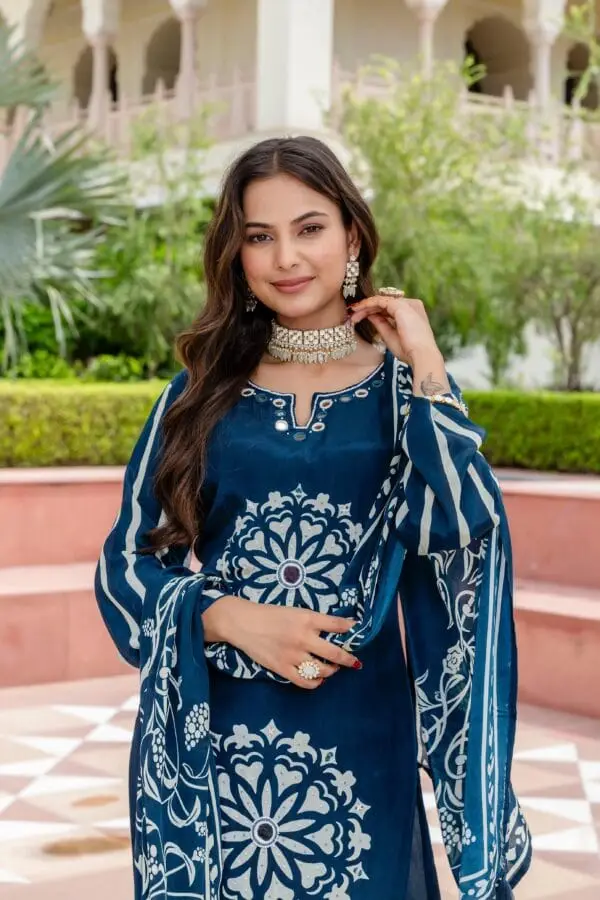 Stylish Natural Crepe 3PC Set