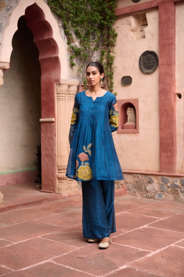 Mul Chanderi Short Kurta 3PC Set with Appliqué, Zari & Sequins Work
