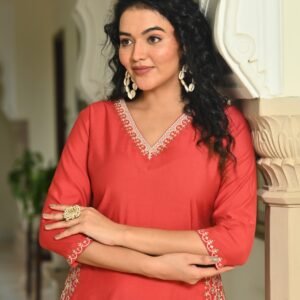 Kurta with Embroidered Pockets