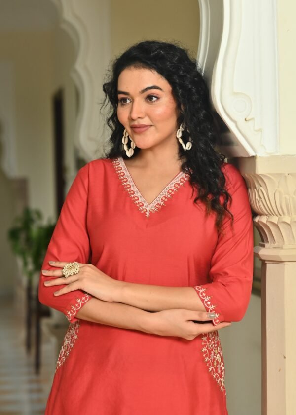 Kurta with Embroidered Pockets